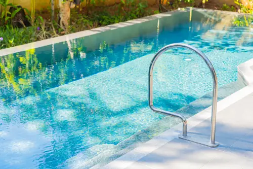 Construcción de piscinas desbordantes