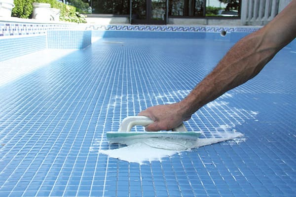 Limpieza y lechada de piscinas